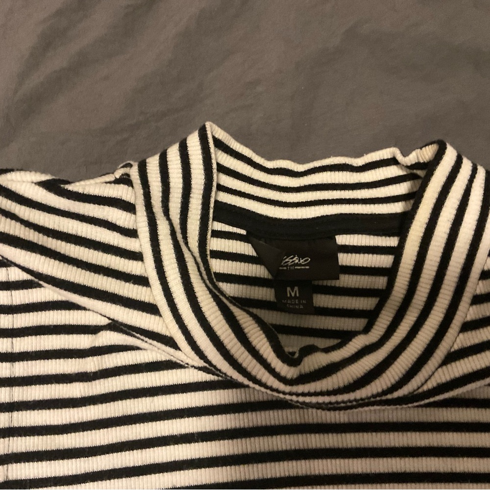 Black and White Striped Mock neck Sleeveless Top